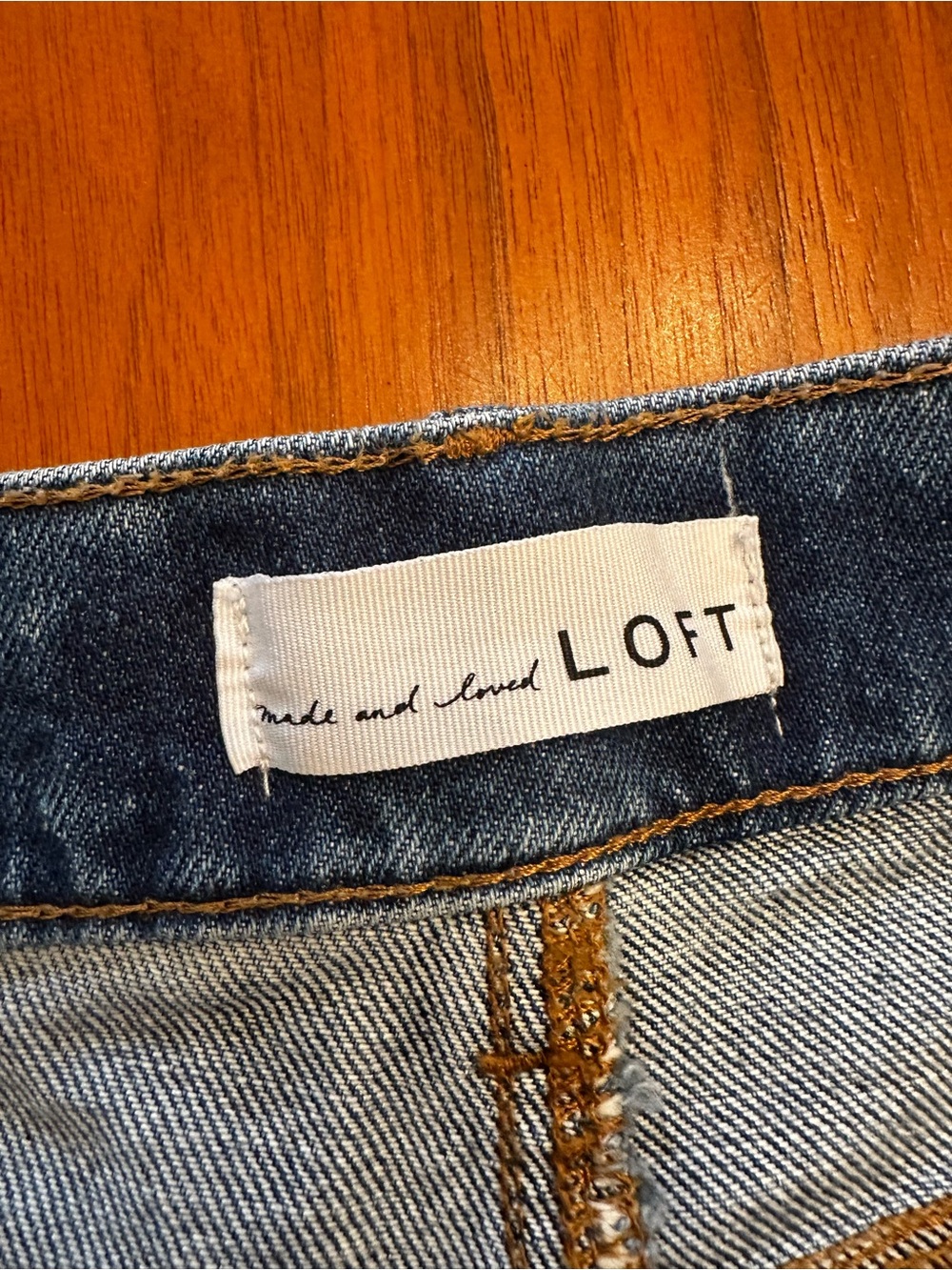 LOFT Classic Blue Denim Cuffed Women’s Shorts size 8 petite (29) - Picture 3 of 4